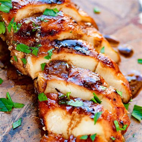 How much fat is in sweet chilli marinated chicken on sliced white bread - calories, carbs, nutrition
