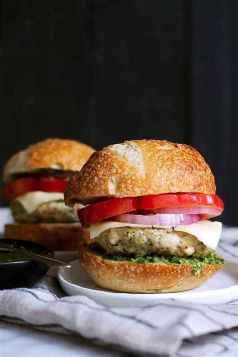 How much fat is in sweet potato spinach burger, lemon basil spread, sundried tomato bean salad, broccoli (600v) - calories, carbs, nutrition