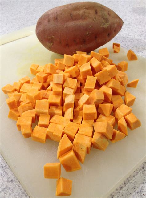 How much fat is in sweet potatoes peeled roasted diced 1