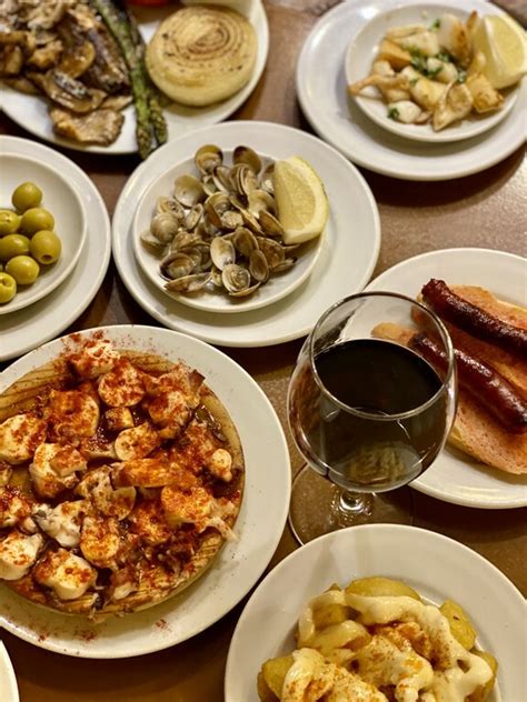 How much fat is in tapas buenas - calories, carbs, nutrition