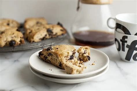 How much fat is in tart cherry and walnut scone - calories, carbs, nutrition