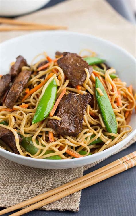 How much fat is in tender pieces of beef cooked in a spicy red curry sauce - calories, carbs, nutrition