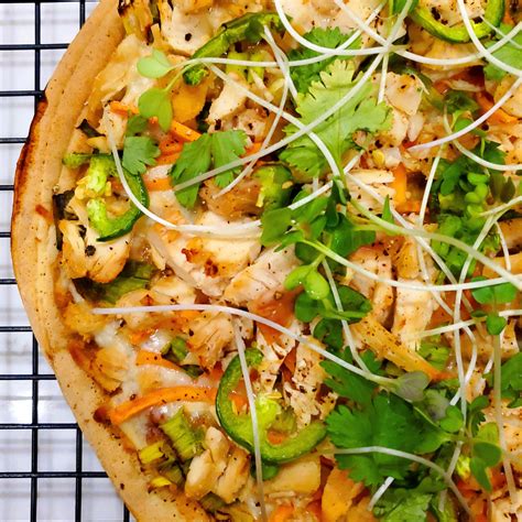 How much fat is in thai chicken pizza - calories, carbs, nutrition