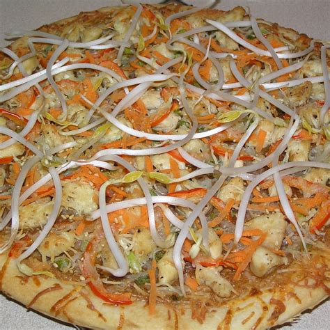 How much fat is in thai chicken pizza (16118.9) - calories, carbs, nutrition