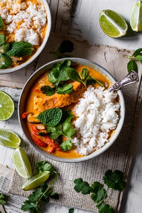 How much fat is in thai curry bowl - calories, carbs, nutrition