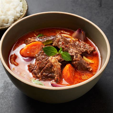 How much fat is in thai red curry beef - calories, carbs, nutrition