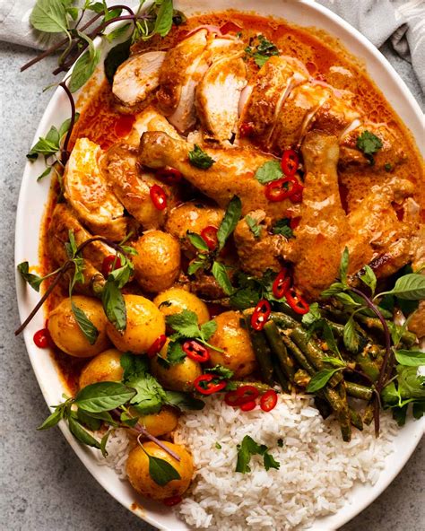 How much fat is in thai red curry chicken - calories, carbs, nutrition