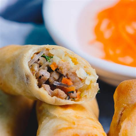 How much fat is in thai spring rolls - calories, carbs, nutrition