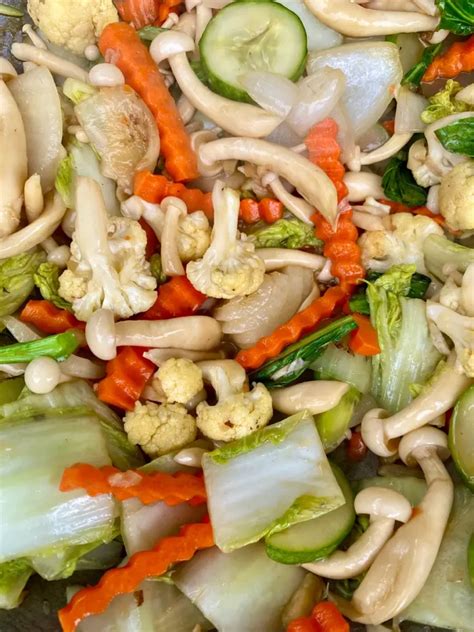 How much fat is in thai stir fried vegetables (phat pak ruam) - calories, carbs, nutrition
