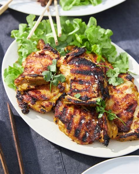 How much fat is in thai style grilled chicken thigh with oriental style salad served in a baguette - calories, carbs, nutrition