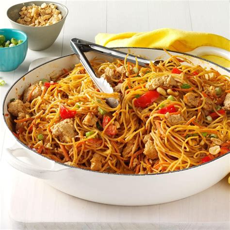 How much fat is in thai-style noodles with chicken - calories, carbs, nutrition