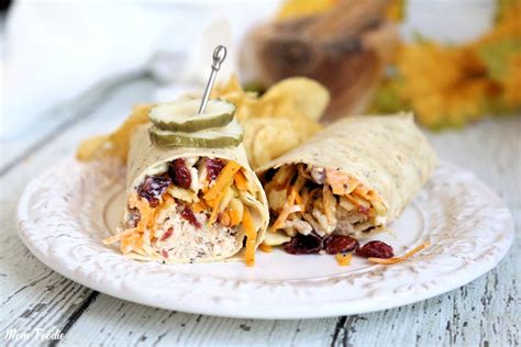 How much fat is in thanksgiving turkey wrap - calories, carbs, nutrition
