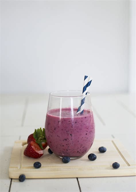 How much fat is in the berries of summer smoothie - calories, carbs, nutrition