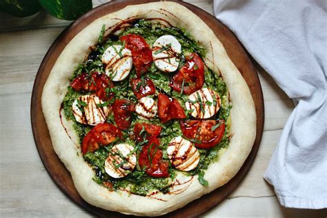 How much fat is in the caprese pizza - calories, carbs, nutrition