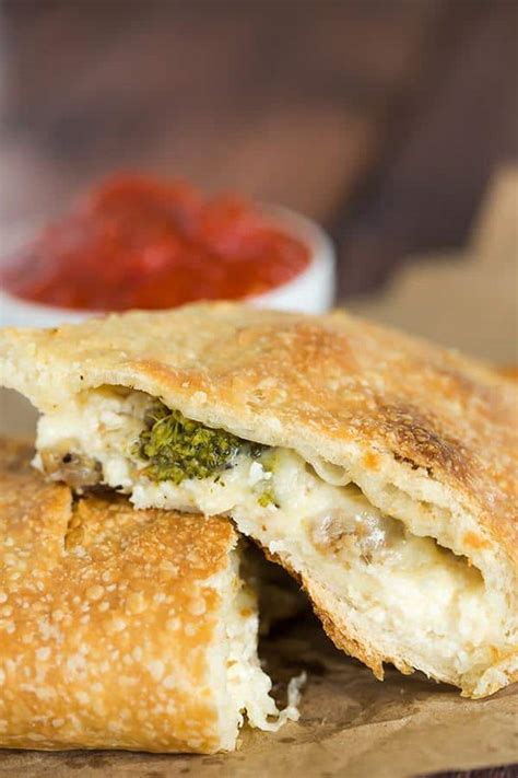 How much fat is in the classic calzone - calories, carbs, nutrition