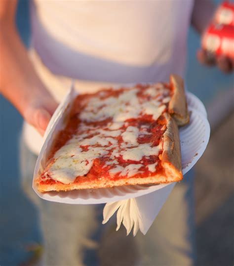 How much fat is in the new england pizza - calories, carbs, nutrition