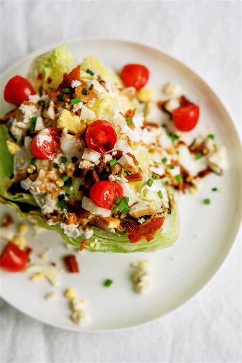 How much fat is in the wedge salad - calories, carbs, nutrition