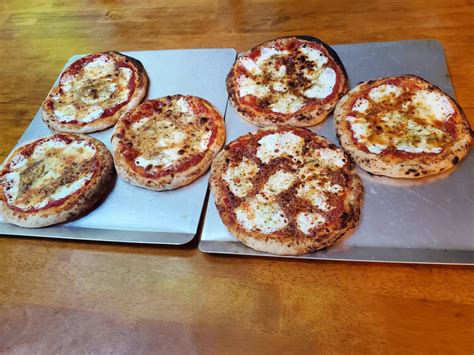 How much fat is in thin crust tomato parmesan pizza - calories, carbs, nutrition
