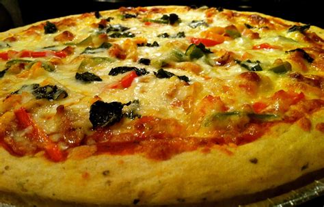 How much fat is in thin crust turkey cheddar pizza - calories, carbs, nutrition