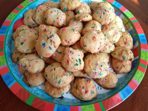 How much fat is in three carnival cookies - calories, carbs, nutrition