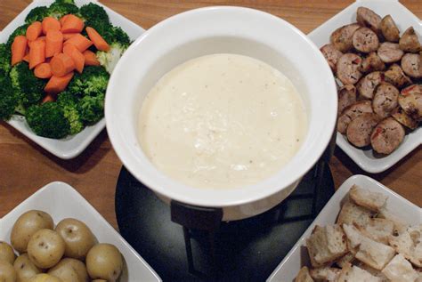 How much fat is in three cheese fondue - calories, carbs, nutrition