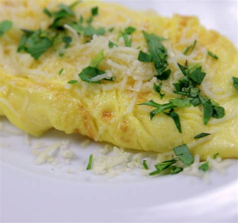 How much fat is in three cheese omelet - calories, carbs, nutrition