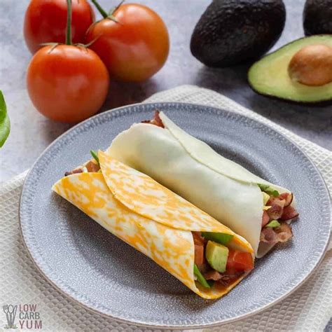 How much fat is in three cheese wrap - calories, carbs, nutrition