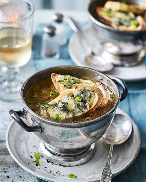 How much fat is in three onion soup - calories, carbs, nutrition