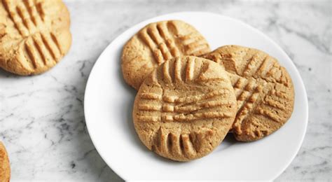 How much fat is in three peanut butter cookies - calories, carbs, nutrition