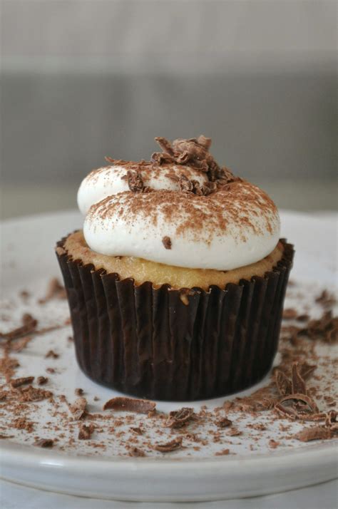 How much fat is in tiramisu cupcakes - calories, carbs, nutrition