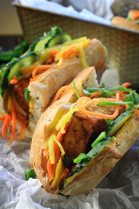 How much fat is in tofu banh mi - calories, carbs, nutrition