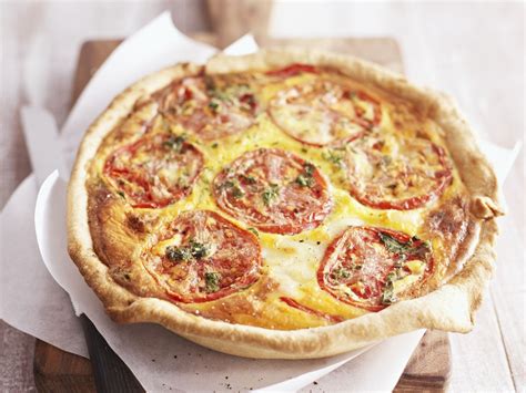 How much fat is in tomato and cheese flan (v) - calories, carbs, nutrition