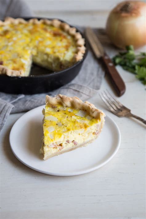 How much fat is in tomato and sweet onion quiche - calories, carbs, nutrition