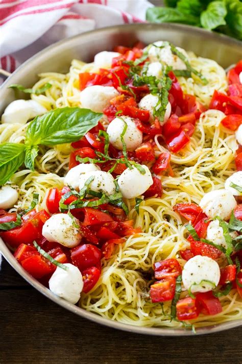 How much fat is in tomato basil and mozzarella pasta - calories, carbs, nutrition