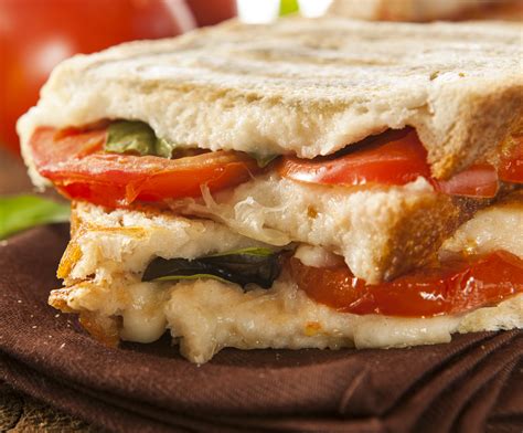 How much fat is in tomato basil grilled cheese - calories, carbs, nutrition