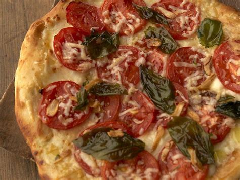 How much fat is in tomato basil pizza - calories, carbs, nutrition