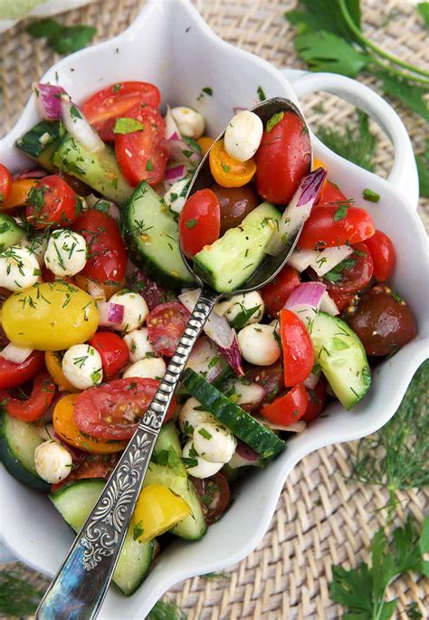 How much fat is in tomato cucumber salad - calories, carbs, nutrition
