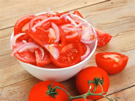 How much fat is in tomato onion salad (43969.0) - calories, carbs, nutrition