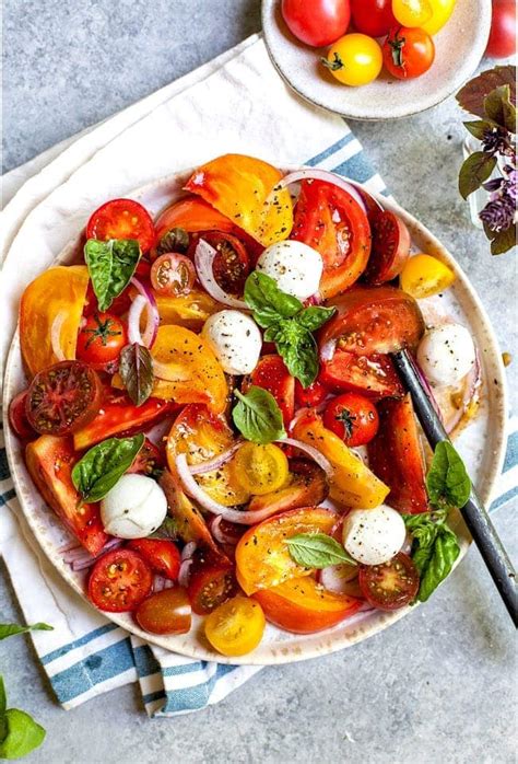 How much fat is in tomato salad - calories, carbs, nutrition