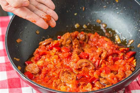 How much fat is in topper spanish - chorizo in spicy tomato sauce - calories, carbs, nutrition