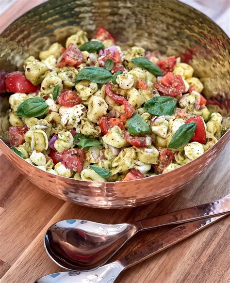 How much fat is in tortellini pesto pasta salad - calories, carbs, nutrition