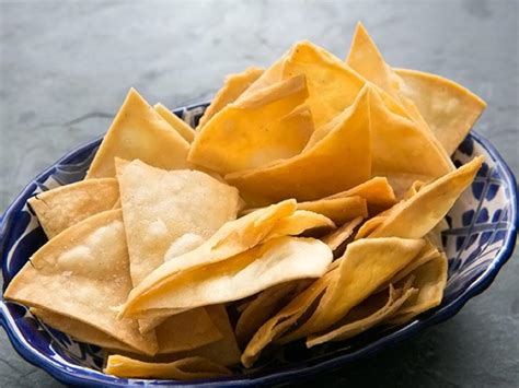 How much fat is in tortilla chips - side - calories, carbs, nutrition