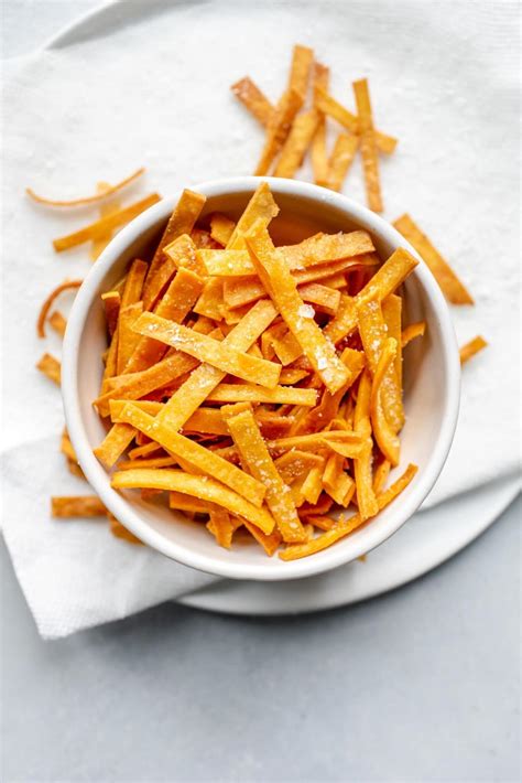 How much fat is in tortilla strips - calories, carbs, nutrition