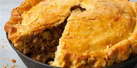 How much fat is in tourtiere with cheddar - calories, carbs, nutrition