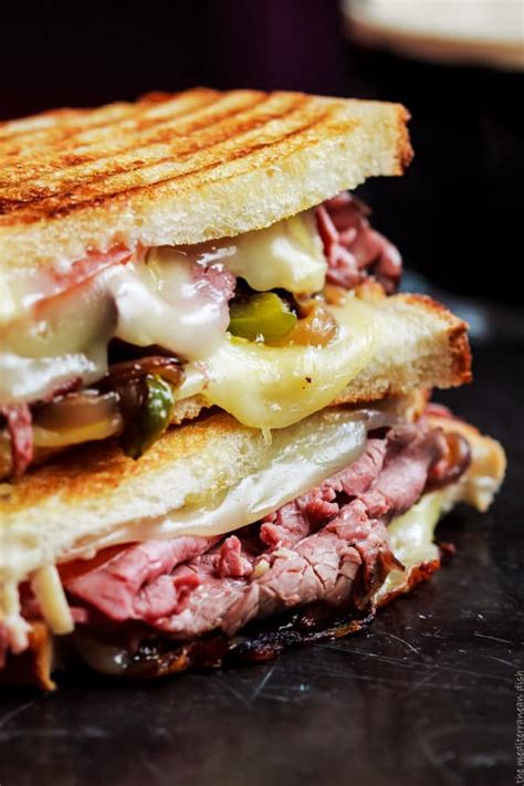 How much fat is in traditional roast beef sandwich - calories, carbs, nutrition