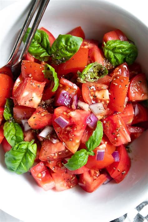 How much fat is in trattoria salad with balsamic and basil vinaigrette - calories, carbs, nutrition