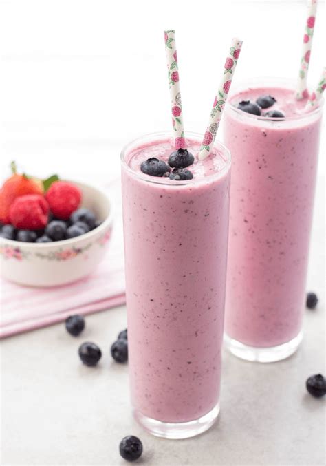 How much fat is in triple berry smoothie - calories, carbs, nutrition