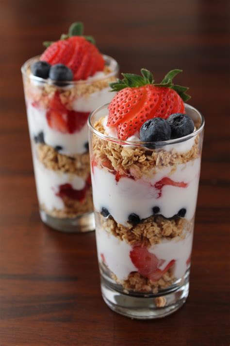 How much fat is in tropical fruit and berry parfait - calories, carbs, nutrition