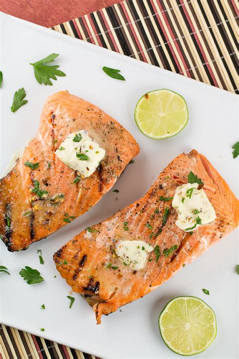 How much fat is in trout 6-8 oz broiled - calories, carbs, nutrition