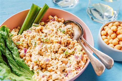 How much fat is in tuna, chickpea & beet salad - calories, carbs, nutrition